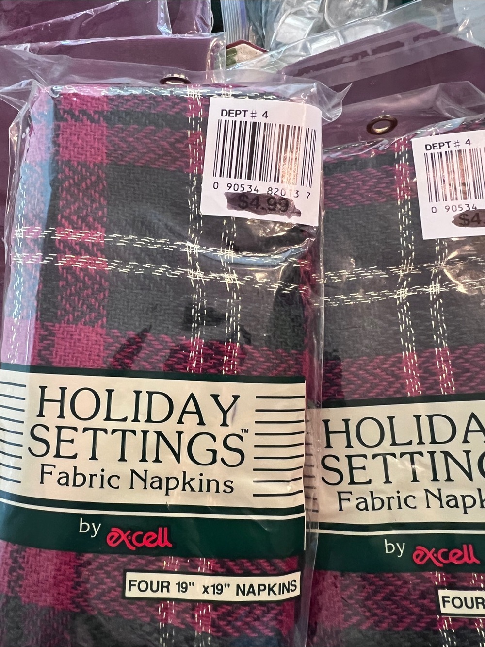 Holiday Settings 16 Fabric Napkins by Ex-cell 4 packages of 4. NEW